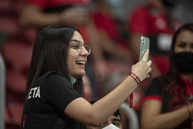 黄蜂官方：三球左脚踝酸痛，本场比赛不会回归