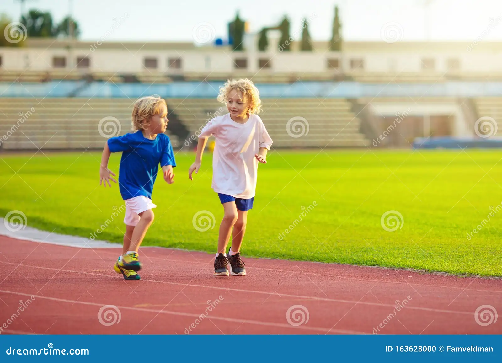 福登闪击破纪录+补时绝杀，铁卫送点恩梅查手刃旧主，曼城3-2鱼腩